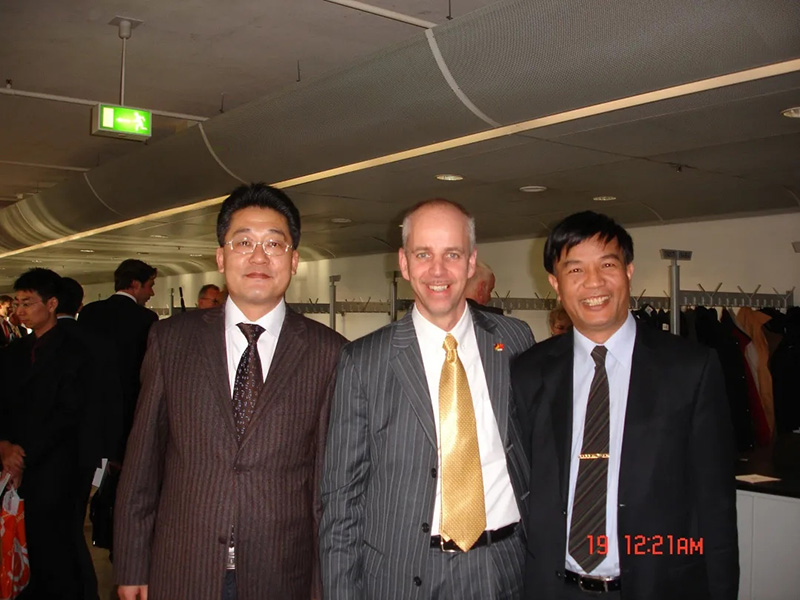 與西門(mén)子領(lǐng)導(dǎo)合影.jpg 與西門(mén)子領(lǐng)導(dǎo)合影.jpg